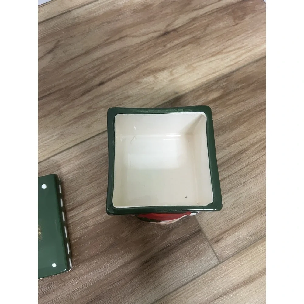 East West Distribution Santa Ceramic Lid Container‎ Box Green Holiday Christmas
